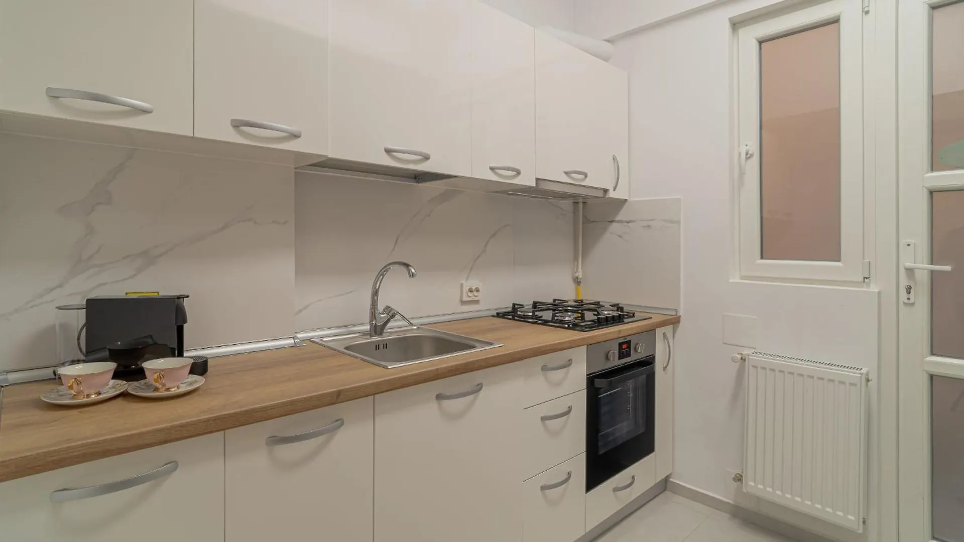 Charming 2Br Apartment, Steps To Romanian Athenae Bükreş Romanya