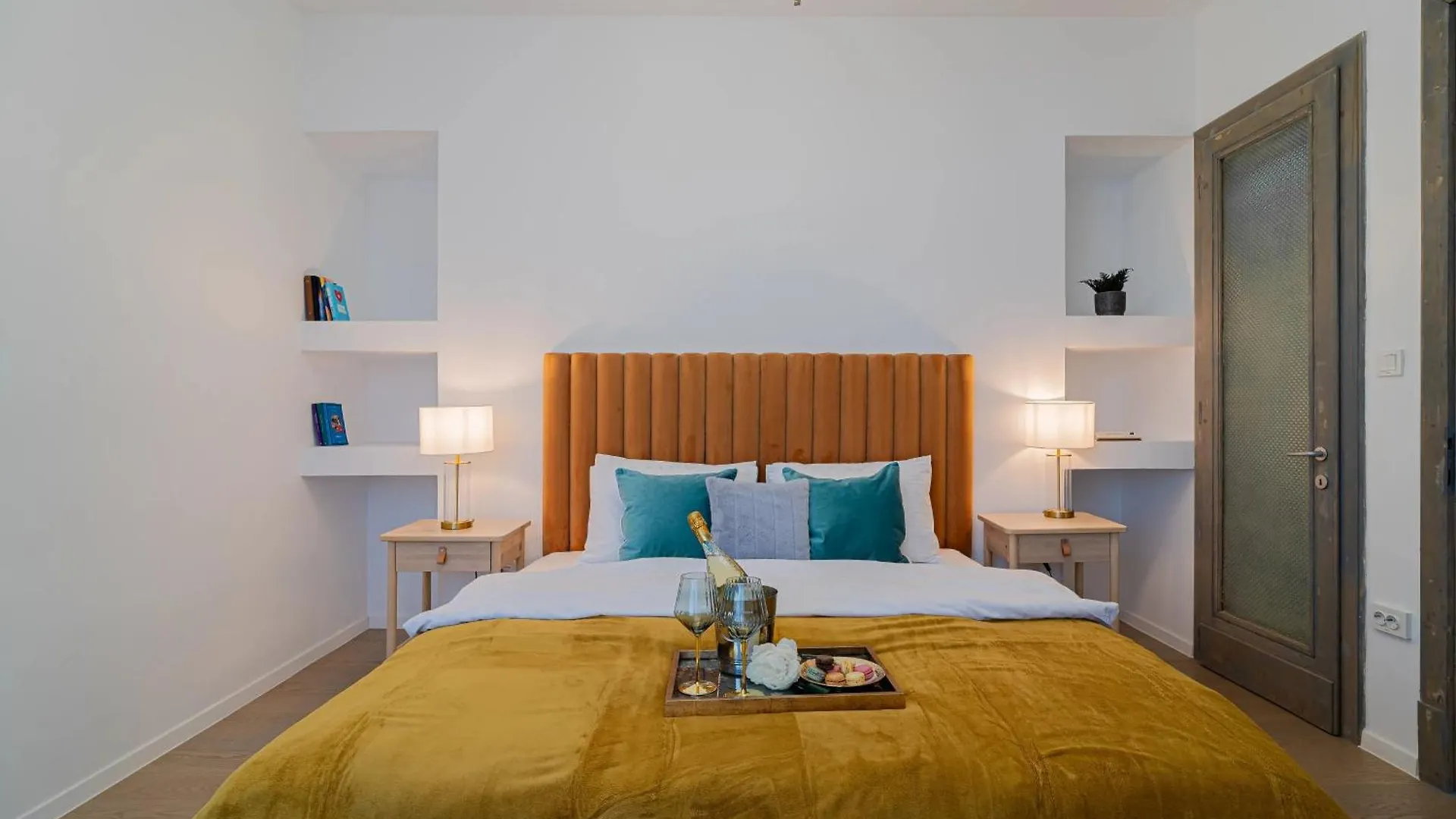 Charming 2Br Apartment, Steps To Romanian Athenae Bucareste