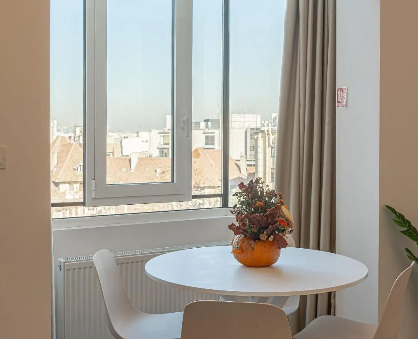 Apartamento Charming 2Br Apartment, Steps To Romanian Athenae Bucareste