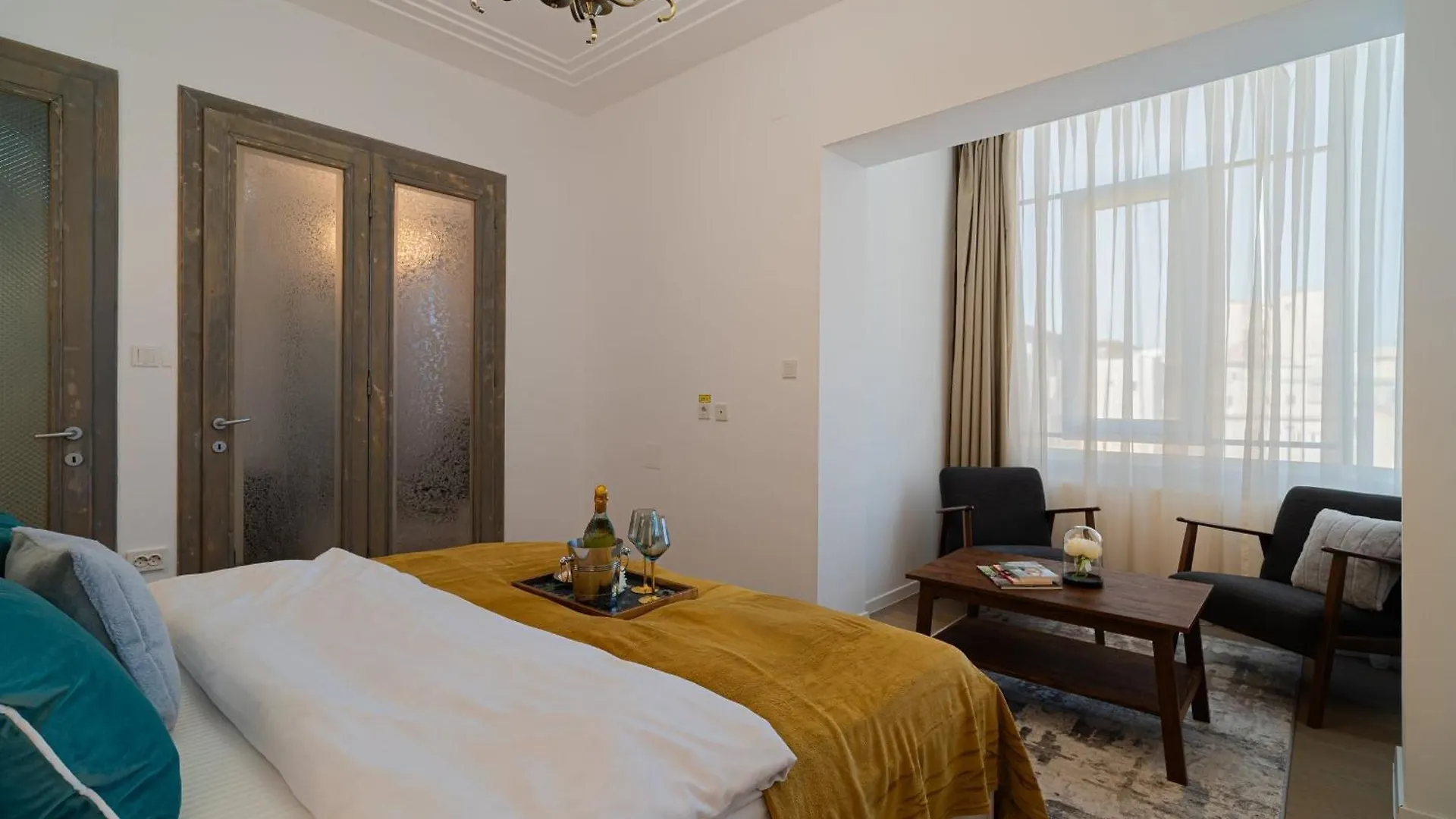 Charming 2Br Apartment, Steps To Romanian Athenae Bucareste