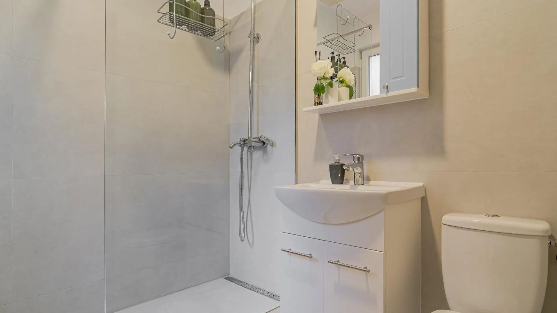 Charming 2Br Apartment, Steps To Romanian Athenae Bucareste Apartamento