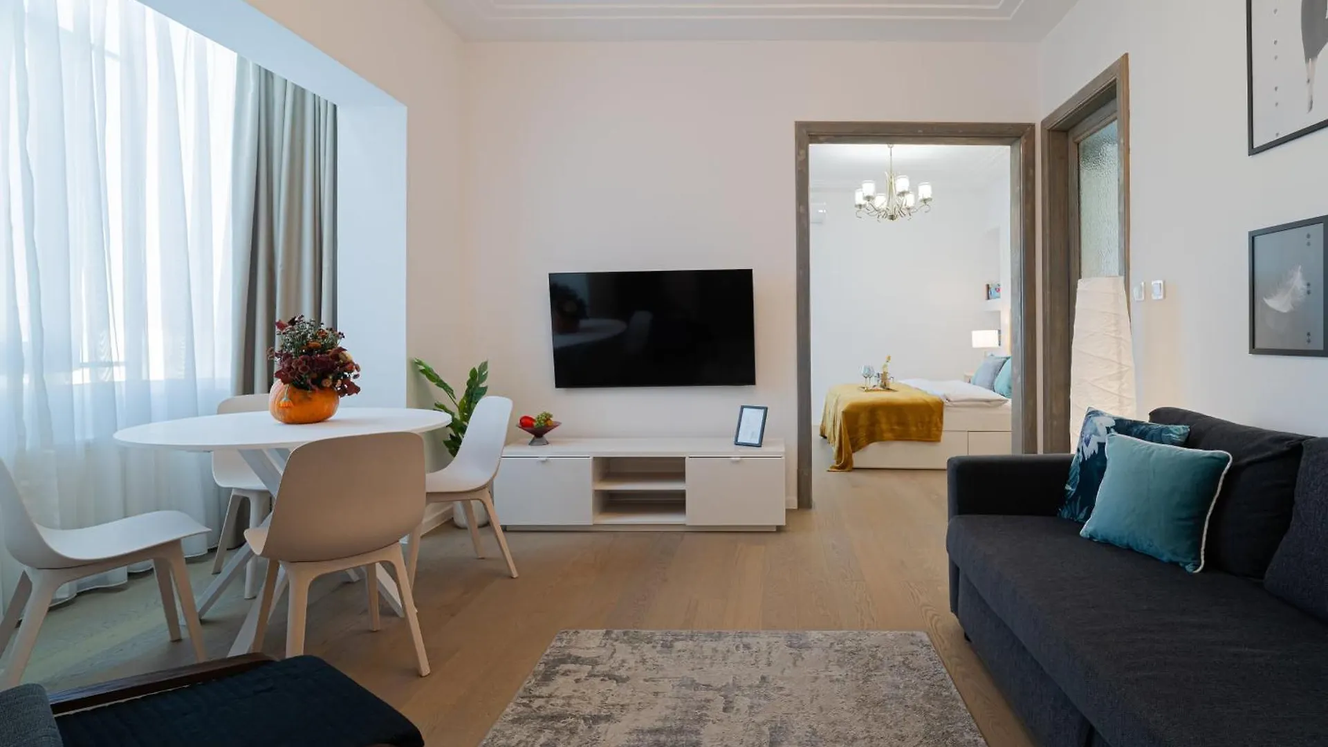 Charming 2Br Apartment, Steps To Romanian Athenae Bucareste 0*,